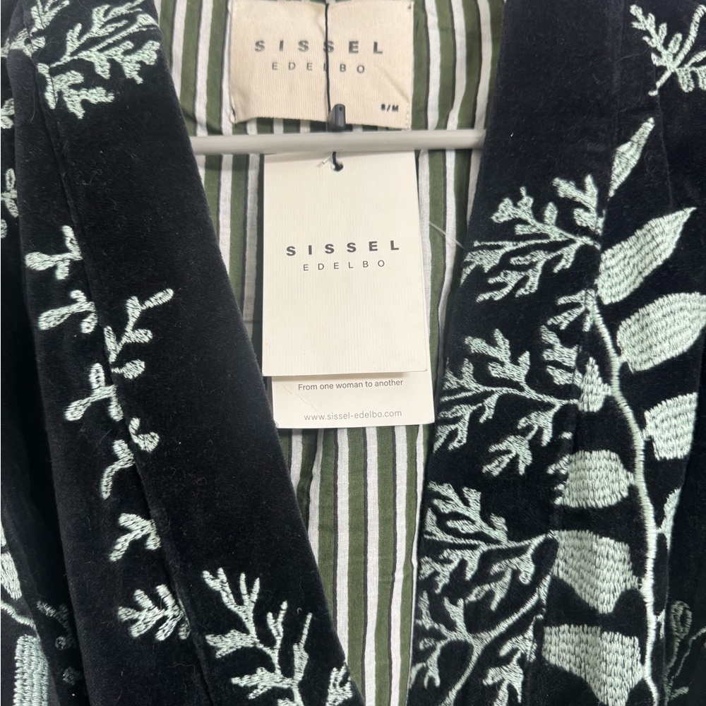 Sissel Black and White Leaf Print Vest - Picture 3 of 3